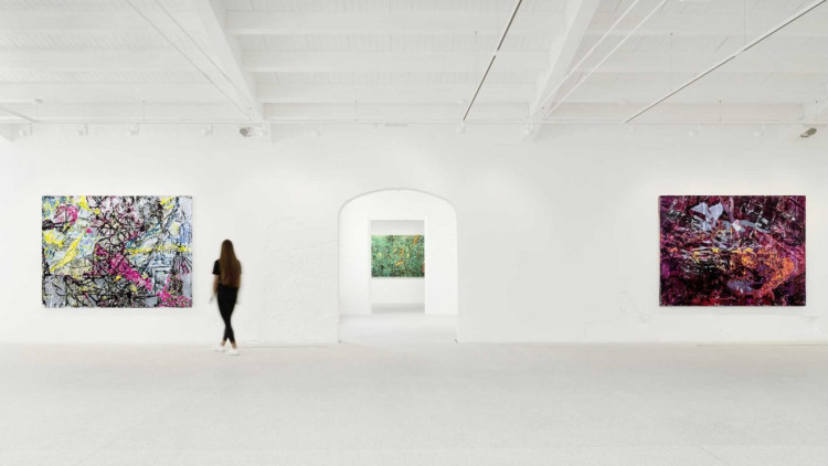 Installation view “Mark Bradford. Masses and Movements” at Hauser & Wirth Menorca. © Mark Bradford.. Stefan Altenburguer