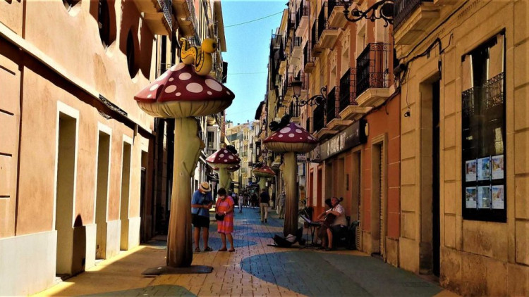 Alacant. Esclata-sangs (2013) de l’artista foguerer José Maria Escrivà al carrer de Sant Francesc.. Irene E. Santacreu