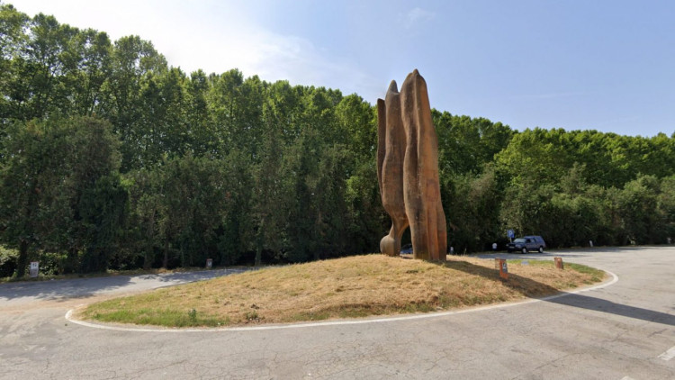 L’escultura del català Juan Gardy Artigas a l’entrada de Girona
