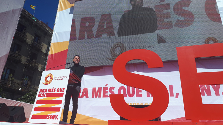 Manuel Valls participa en una manifestació de Societat Civil Catalana el 2018. Europa Press