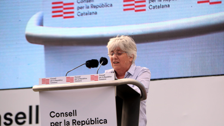 Pla mig de l'eurodiputada Clara Ponsatí durant el seu discurs en el marc de l'acte del Consell per la República al Parc de les Exposicions de Perpinyà. Imatge del 29 de febrer del 2020. Agència Catalana de Notícies