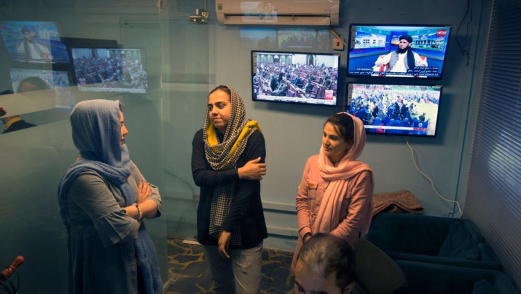 Empleades de Tolo TV a l'abril. Der Spiegel
