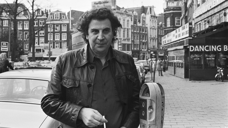 Mikis Theodorakis. Koen Suyk / Anefo, CC0, via Wikimedia Commons