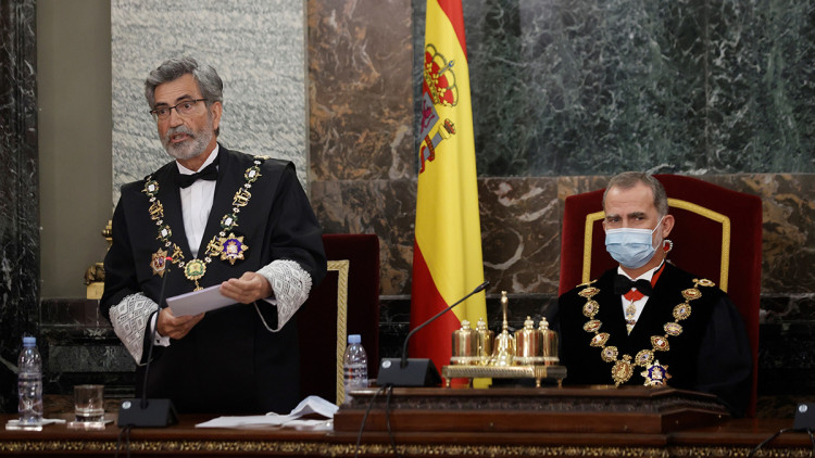 El president del Tribunal Suprem i del CGPJ, Carlos Lesmes, i el rei Felip VI, a l'acte d'obertura de l'any judicial. Agència Catalana de Notícies