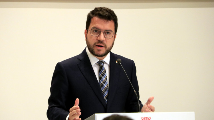 Pla mitjà del president de la Generalitat, Pere Aragonès, en roda de premsa a la Sala Torres Garcia de Palau. 9 de setembre del 2021. Agència Catalana de Notícies