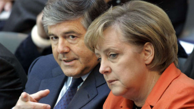 Merkel amb qui era president de Deutsche Bank, Josef Ackermann