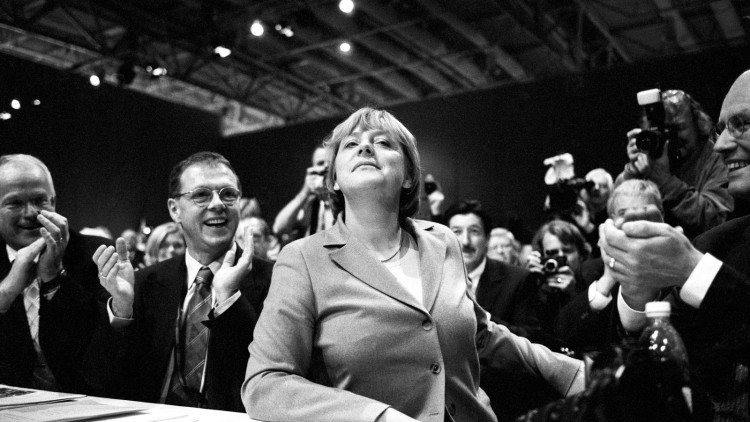Merkel, reelegida presidenta de la CDU el 2002 a Hannover