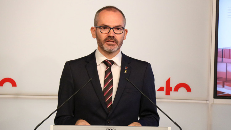 Pla mitjà del l'exvicepresident primer del Parlament, Josep Costa, en roda de premsa. 6 d'octubre del 2020. Agència Catalana de Notícies