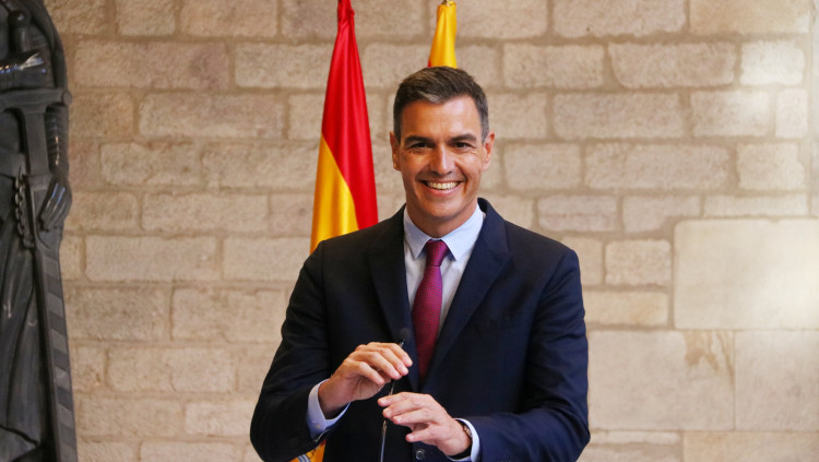 Pla mitjà del president del govern espanyol, Pedro Sánchez, somrient en la roda de premsa posterior a la trobada amb Pere Aragonès. Agència Catalana de Notícies