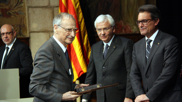 El monjo i historiador Hilari Raguer després de recollir la Creu de Sant Jordi el 22 d'abril del 2014. Agència Catalana de Notícies