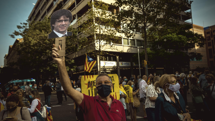 Un manifestant defensa el president a l'exili, Carles Puigdemont. Europa Press
