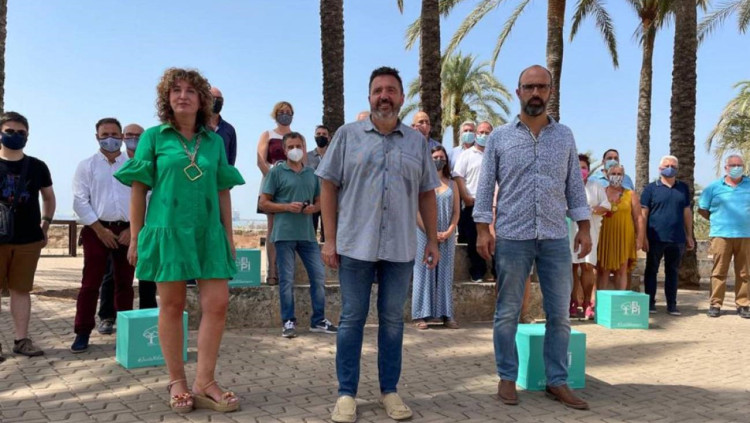 L'alcaldessa de Porreres i actual portaveu d'El PI, Xisca Mora; l'actual secretari general i candidat a la presidència del partit, Tolo Gili, i l'alcalde de Felanitx, Jaume Montserrat.. Europa Press