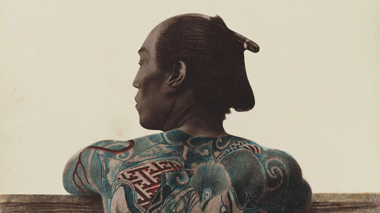 Per a algunes persones el tatuatge és tan sols un adorn. Per a d’altres és una manera d’expressar en imatges el que no volen expressar amb paraules. Aquest simbolisme del tatuatge ha estat explotat en moltes cultures i èpoques. A dalt, il·lustració japonesa de finals del segle XIX. Mètode