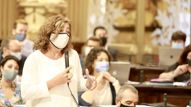 La presidenta de les Illes Balears, Francina Armengol, en una intervenció recent al Parlament. Europa Press