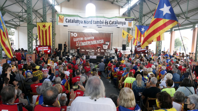 Pla general de l'homenatge als voluntaris de la Catalunya del Nord que van fer possible l'1-O, aquest 1 d'octubre del 2021. Agència Catalana de Notícies