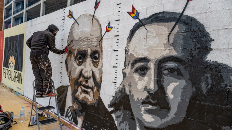 Obra cultural satírica contra Juan Carlos I i el dictador Francisco Franco. Europa Press
