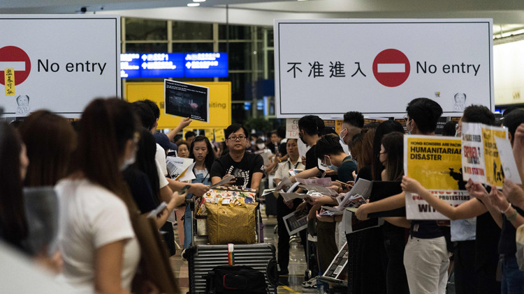 Fruit de la repressió, molts hongkonguesos marxen de la seua ciutat. Europa Press