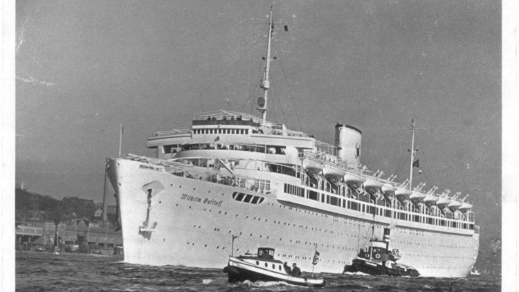 El vaixell ‘Wilhelm Gustloff’ fou enviat al fons de la mar per la marina soviètica el gener de 1945, a finals de la Segona Guerra Mundial, provocant la mort d’almenys 9.300 persones, en la seva immensa majoria civils, bona part dels quals nens. Fou la tragèdia marítima que més vides ha costat al llarg de la història