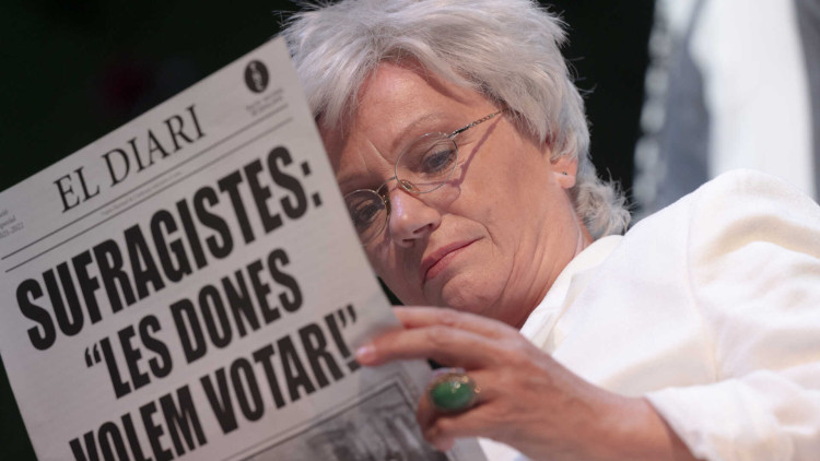 L'actriu Rosa Renom és Caterina Albert, més coneguda com a Víctor Català.. © May Zircus