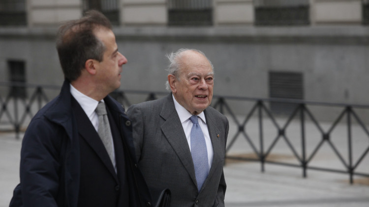 Pla mig de l'expresident de la Generalitat, Jordi Pujol, arribant a l'Audiència Nacional el 10 de febrer del 2016. Agència Catalana de Notícies