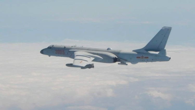 Una foto publicada pel Ministeri de Defensa de Taiwan mostra un bombarder xinès H-6. Dotze avions d'aquest tipus van irrompre a la zona de vigilància aèria de Taiwan fa unes setmanes. Der Spiegel