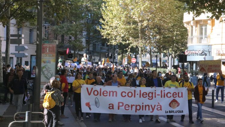Pla general de la manifestació en favor de la Bressola aquest dissabte 23 d'octubre de 2021 a Perpinyà. Agència Catalana de Notícies