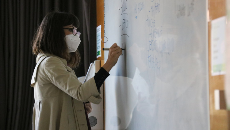 Una professora a la Universitat Autònoma de Barcelona. Agència Catalana de Notícies