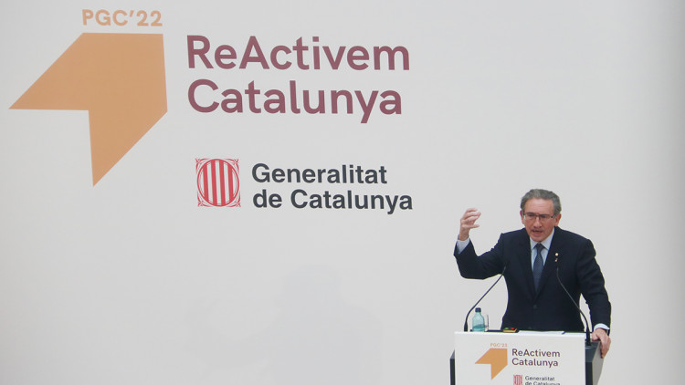Pla mitjà del conseller d'Economia, Jaume Giró, exposa els pressupostos del Govern pel 2022 a l'Auditori del Parlament, el 9 de novembre de 2021. Agència Catalana de Notícies
