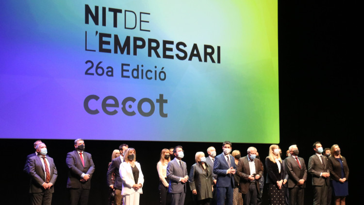 Pla conjunt dels premiats a la Nit de l'Empresari de Cecot, el 9 de novembre de 2021. Agència Catalana de Notícies