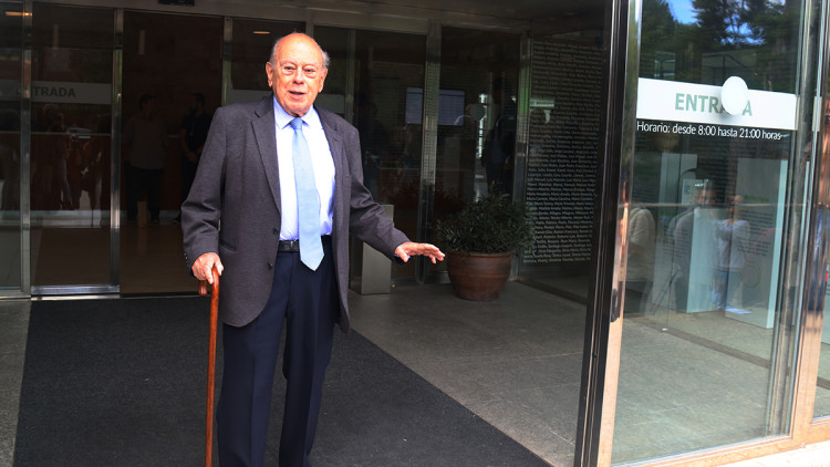 Jordi Pujol a la sortida del Tanatori de les Corts el 7 d'octubre del 2018. Agència Catalana de Notícies