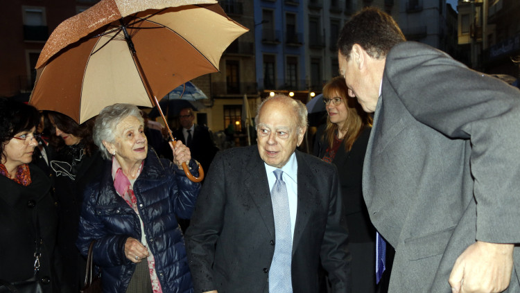 L'expresident de la Generalitat Jordi Pujol arribant a l'Ajuntament de Manresa en un acte el 2017 acompanyat per la seva dona, Marta Ferrusola. Agència Catalana de Notícies