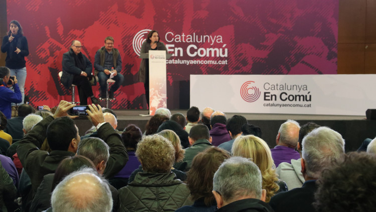 Imatge general de la intervenció de l'alcaldessa de Barcelona, Ada Colau, en l'assemblea de Catalunya en Comú. Imatge de l'11 de novembre del 2017. Agència Catalana de Notícies