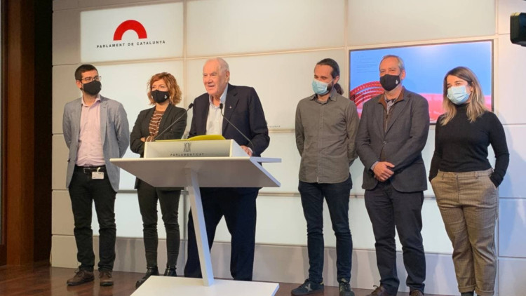 El líder d'ERC a Barcelona i diputat al Parlament, Ernest Maragall, amb els seus regidors durant la roda de premsa a la cambra catalana, el 22 de novembre de 2021. Agència Catalana de Notícies