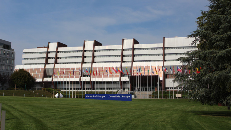 Pla obert de l'exterior de l'edifici del Consell d'Europa, situat a Estrasburg. Agència Catalana de Notícies