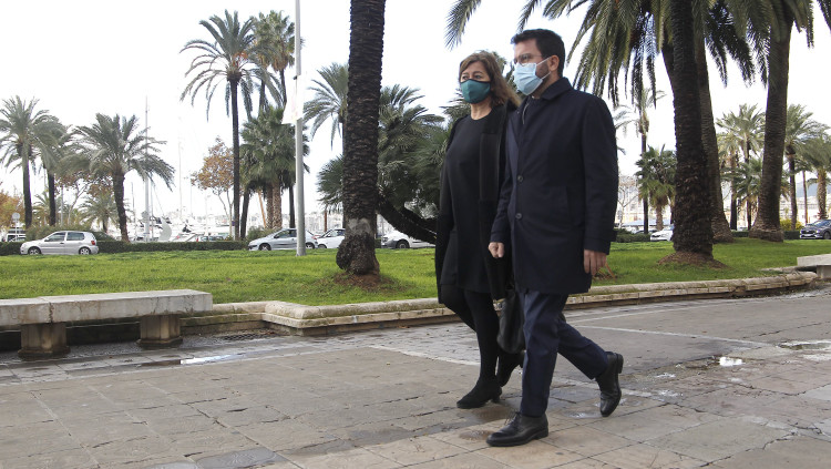 Els presidents Pere Aragonès i Francina Armengol, a Palma. Europa Press