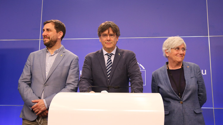 Pla mitjà de Carles Puigdemont, Toni Comín i Clara Ponsatí. Agència Catalana de Notícies