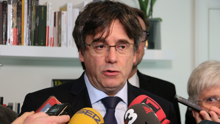 L'expresident Carles Puigdemont durant les declaracions als mitjans sobre la demanda contra Llarena i l'Estat, a Waterloo el 15 de març del 2019. Agència Catalana de Notícies