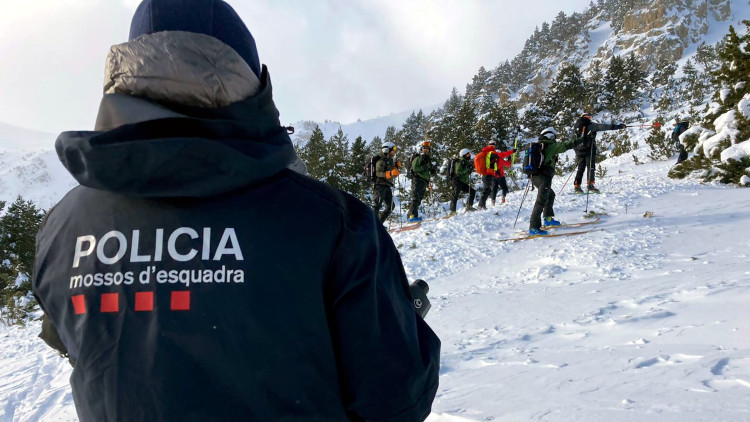 El dispositiu de recerca per localitzar l'excursionista desaparegut a la zona de Setcases, aquest 29 de novembre del 2021. Agència Catalana de Notícies