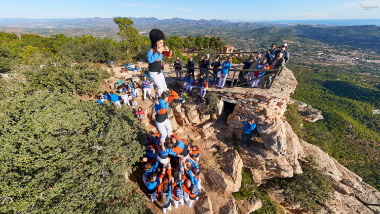 Torreta de la Torrentina al cim del Garbí. Muixeranga La Torrentina