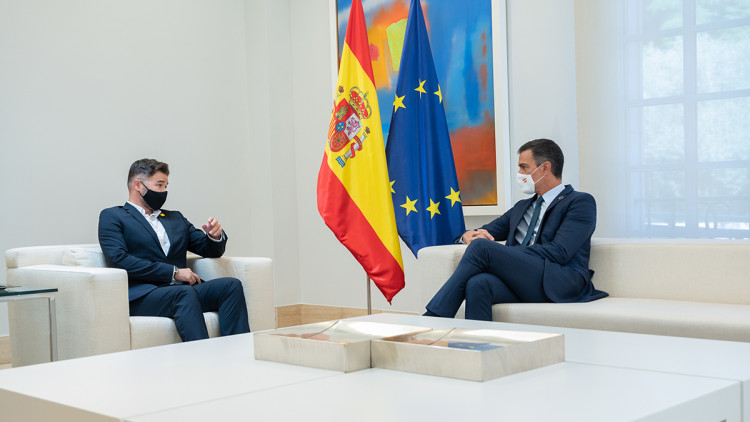 El president del govern espanyol, Pedro Sánchez, i el portaveu d'ERC a Madrid, Gabriel Rufián, aquest 3/9/2020 asseguts a La Moncloa. Agència Catalana de Notícies