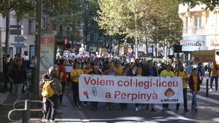 Pla general de la manifestació en favor de la Bressola aquest dissabte 23 d'octubre de 2021 a Perpinyà. Agència Catalana de Notícies
