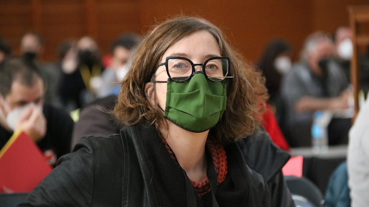 Pla mitjà de la diputada de la CUP, Eulàlia Reguant, a l'Assemblea Nacional de la formació. Agència Catalana de Notícies