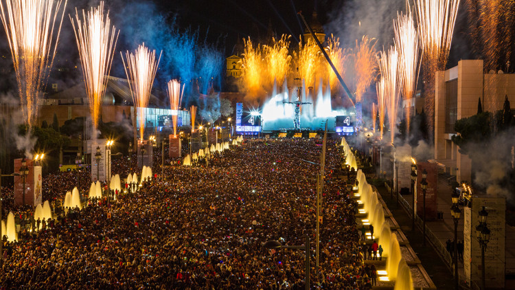 Celebració de cap d'any a les fonts de Montjuïc, a Barcelona, el 2014. Ajuntament de Barcelona