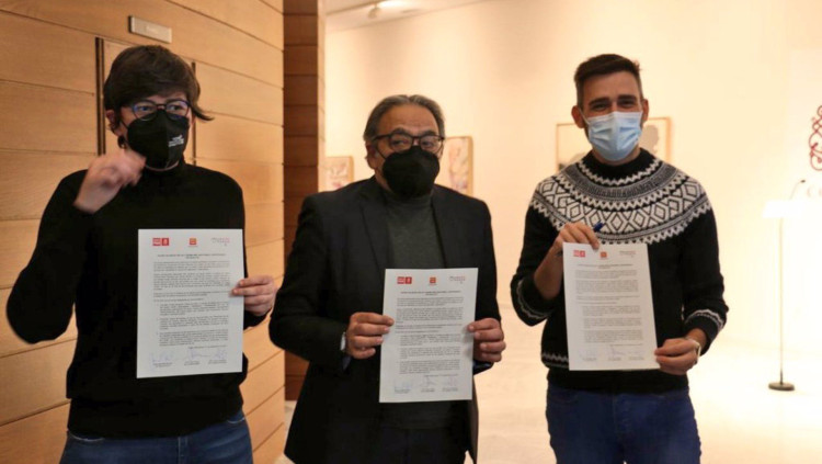 Pilar Lima (Unides Podem), Manolo Mata (PSPV-PSOE) y Fran Ferri (Compromís) dimarts passat en el anunci de la futura llei sobre l’impost turístic
