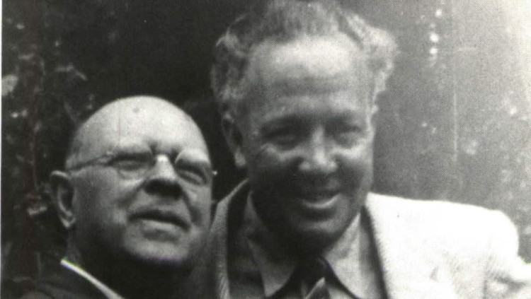 Josep Trueta va dedicar el seu 'The Spirit of Catalonia' a Pau Casals, amb qui surt a la fotografia. Arxiu EL TEMPS
