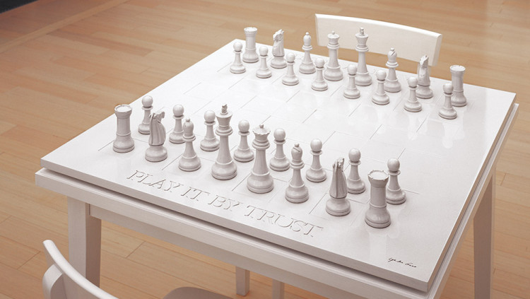 'White chess set', de Yoko Ono