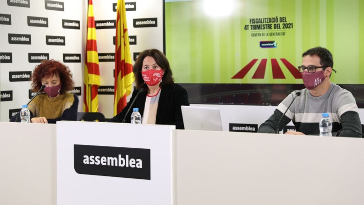 Pla obert d'Elisenda Paluzie, Arnau Padró i Assumpta Vilajosana (ANC) en roda de premsa el 13 de gener del 2022. Agència Catalana de Notícies