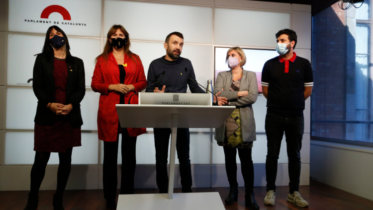 Pau Juvillà, acompanyat de la resta dels membres de la Mesa del Parlament. Agència Catalana de Notícies