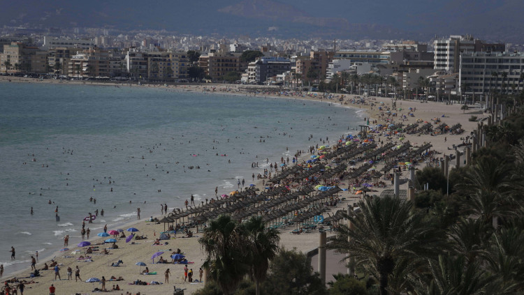 Platja de Palma amb turistes. Europa Press