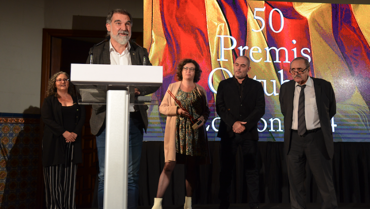 Jordi Cuixart al lliurament dels Premis Octubre, amb Anna Oliver (Acció Cultural), Josep de Luis (OCB) i Eliseu Climent. Prats i Camps